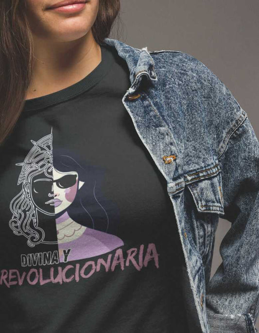 Camiseta Divina y Revolucionaria